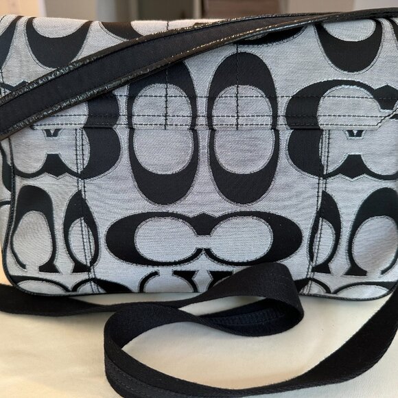 Coach Bag Purse w/ should strap - Picture 4 of 7